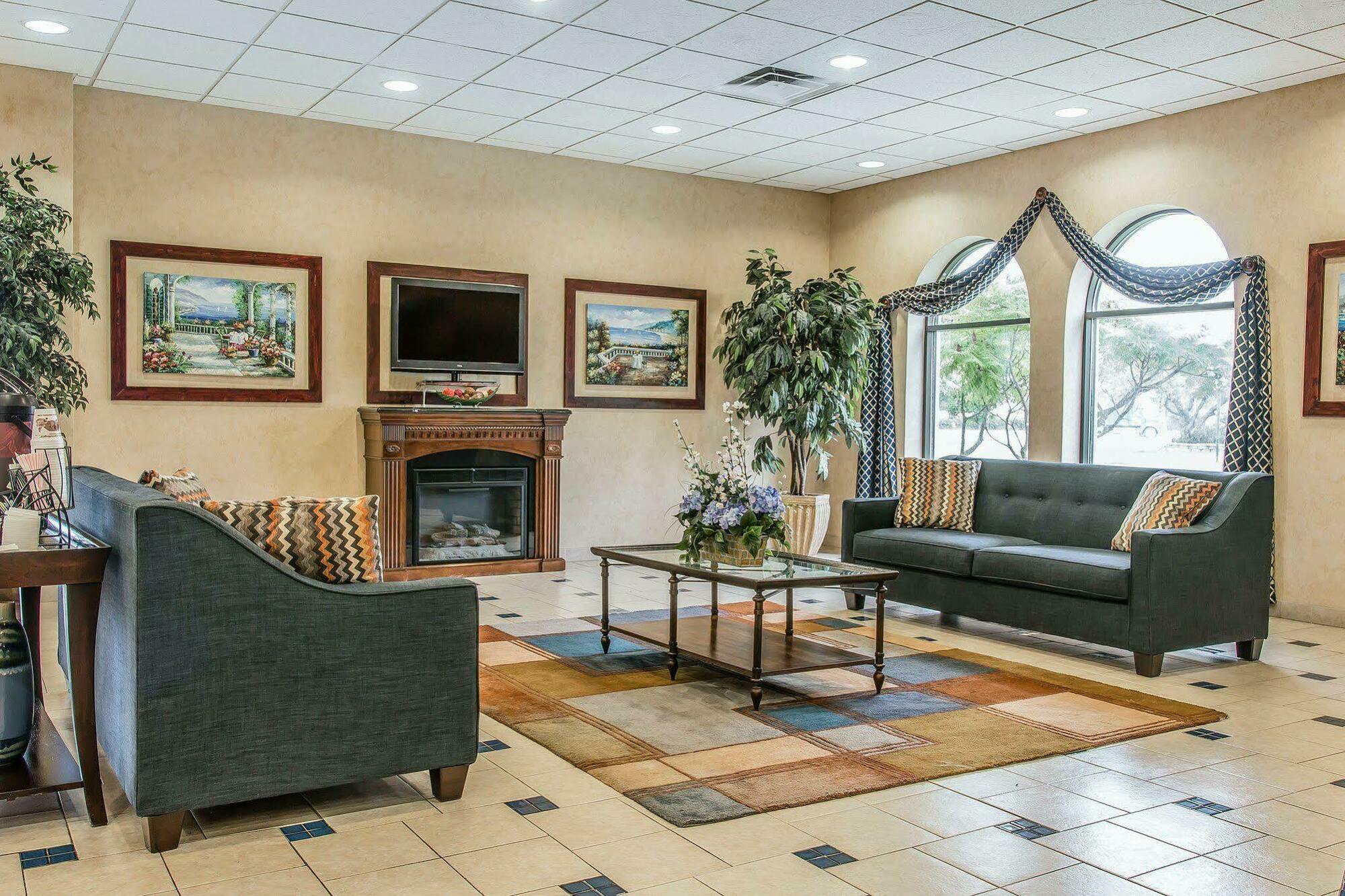 Quality Inn & Suites Coldwater Near I-69 Exteriér fotografie